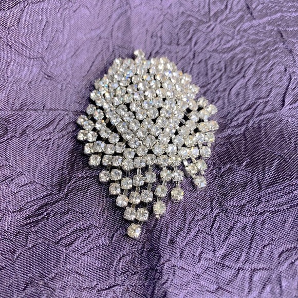 Jewelry - Vintage 80s Rhinestone Fringe Brooch